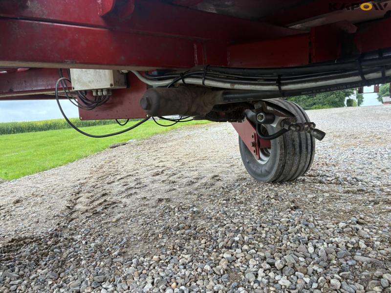 Massey Ferguson 2190 baler with trailer 22