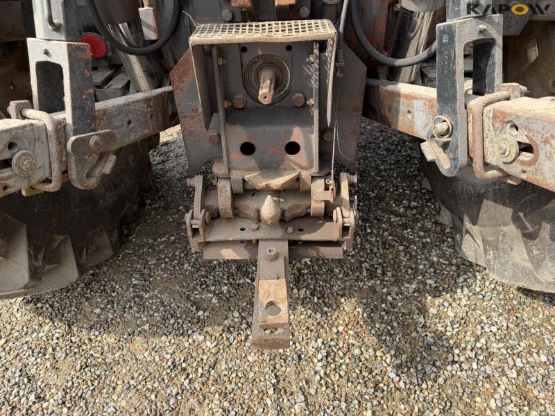 Massey Ferguson 2725 electronic tractor 26