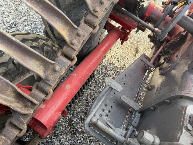 Massey Ferguson 35 tractor 27