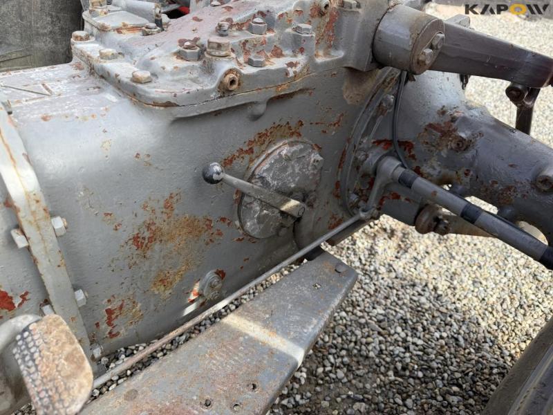 Massey Ferguson 35 tractor 28