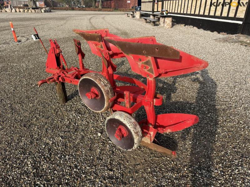 Massey Ferguson 46 plow 8