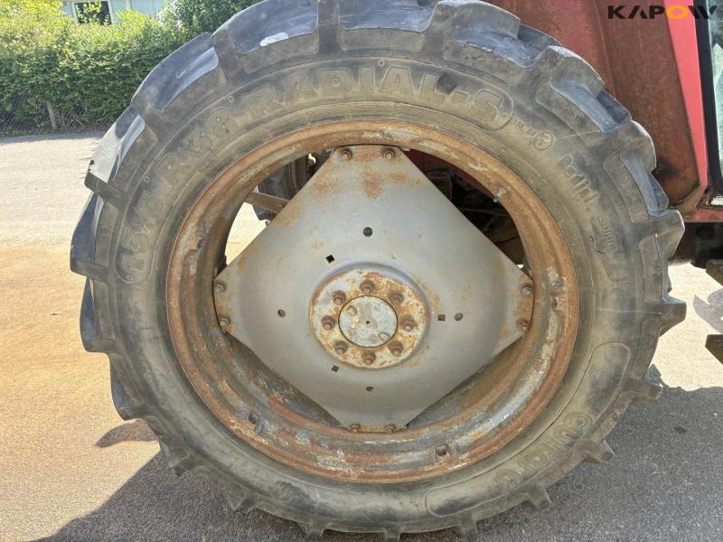 Massey Ferguson 590 tractor 26