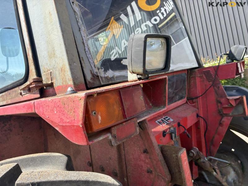 Massey Ferguson 590 tractor 38