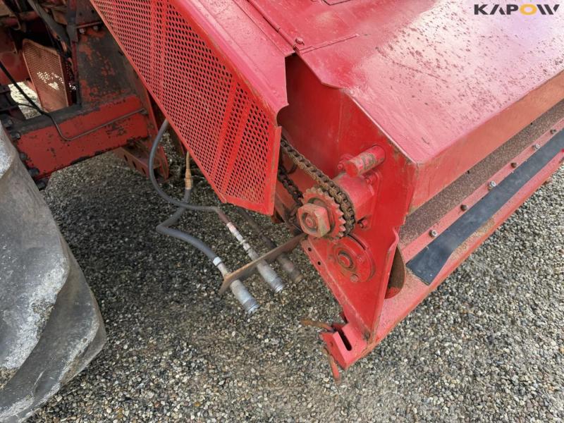 Massey Ferguson 760 combine harvester 15