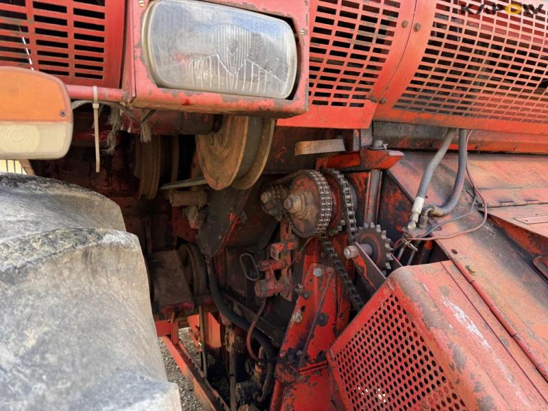 Massey Ferguson 760 combine harvester 17