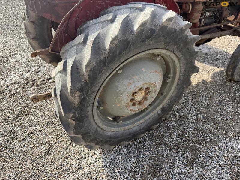 Massey Ferguson 835 tractor 43