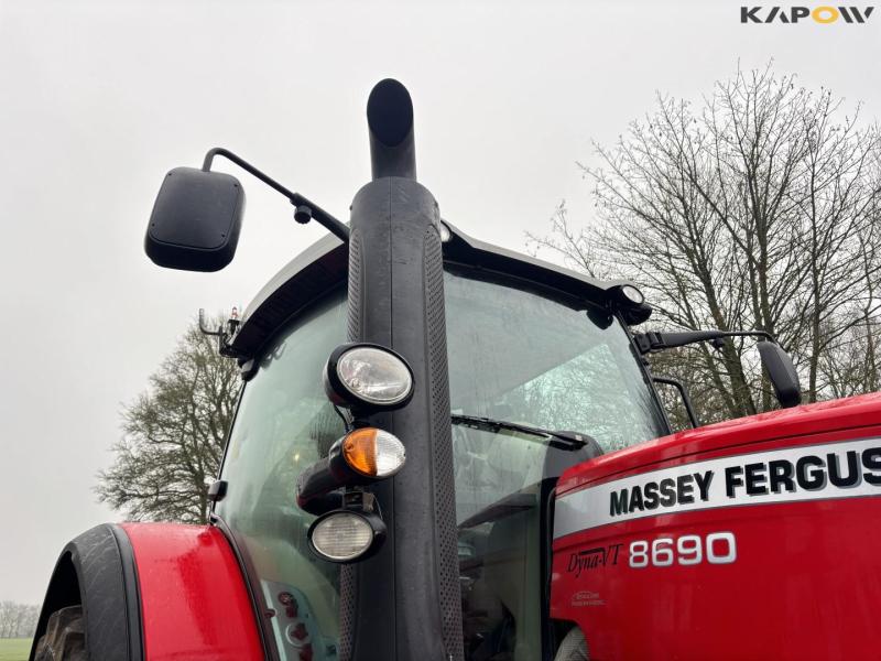 Massey Ferguson 8690 tractor 19