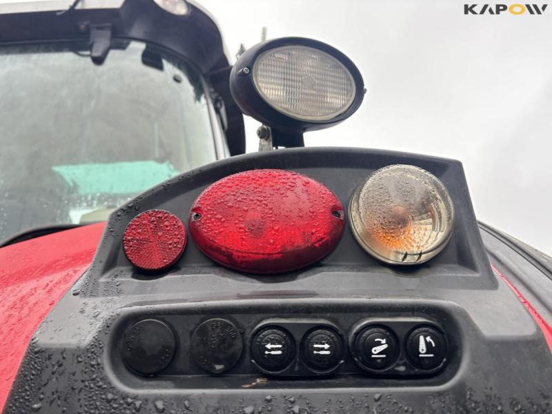 Massey Ferguson 8690 tractor 23