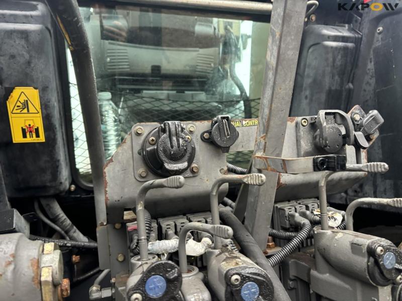 Massey Ferguson 8690 tractor 35