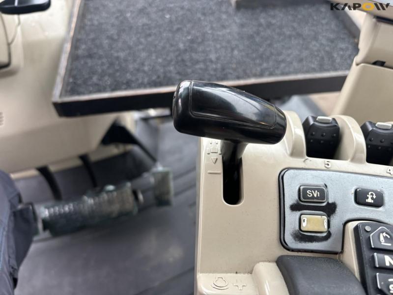 Massey Ferguson 8690 tractor 56