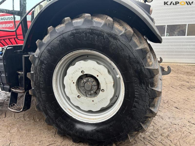 Massey Ferguson 8690 tractor 82