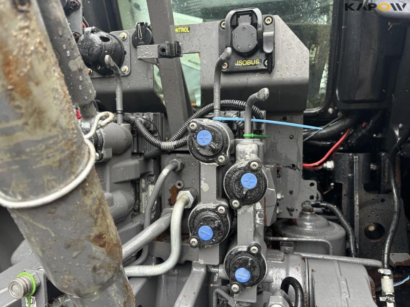 Massey Ferguson 8740S tractor 25