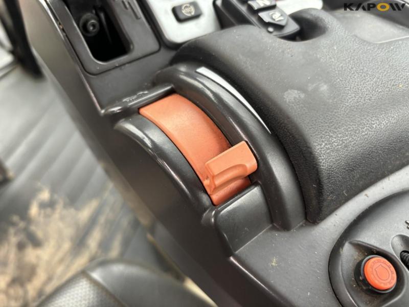 Massey Ferguson 8740S tractor 64