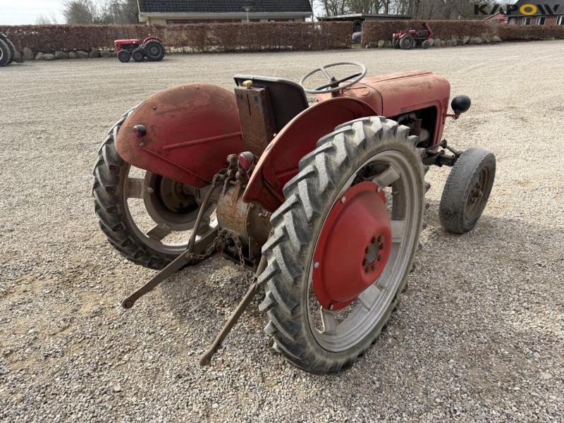 Massey Ferguson 4