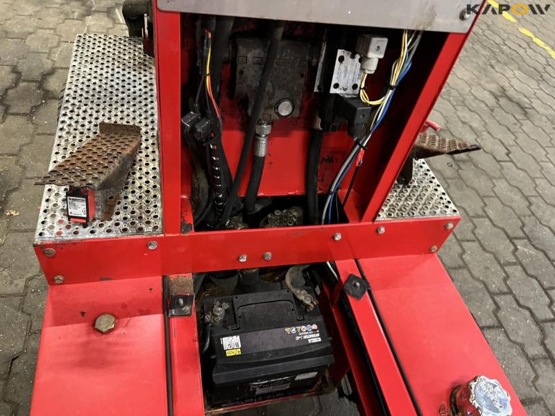 MC 600 feed wagon 22