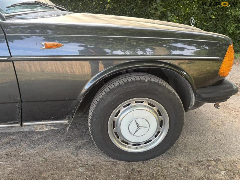 Mercedes-Benz 240D W123 14