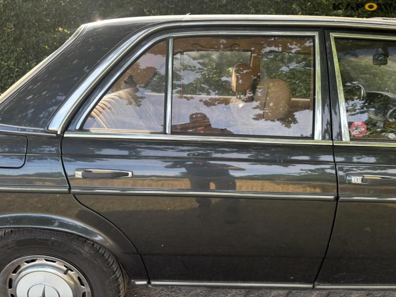 Mercedes-Benz 240D W123 20