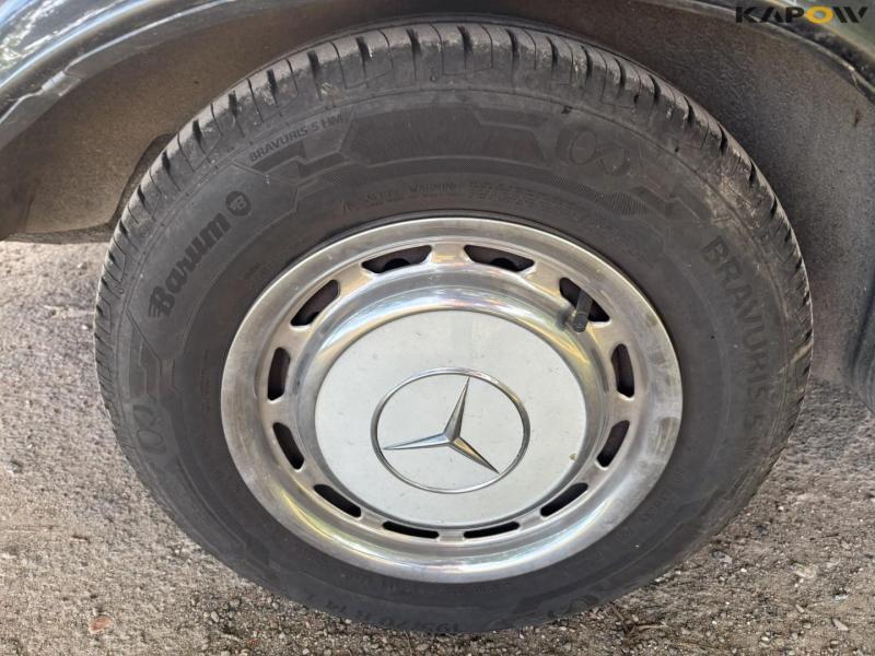 Mercedes-Benz 240D W123 22