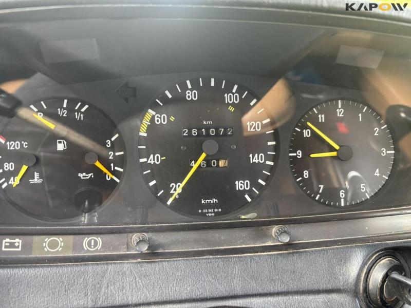 Mercedes-Benz 240D W123 67