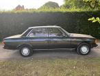 Mercedes-Benz 240D W123 4
