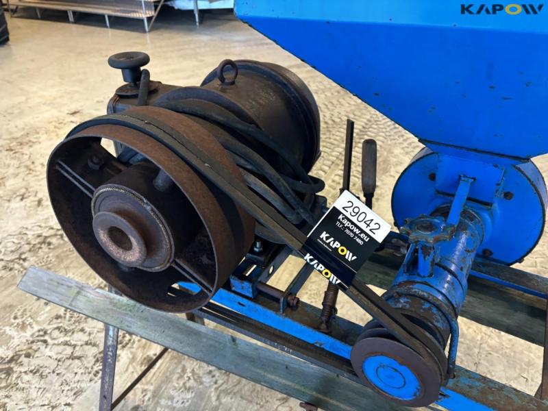 Mica grain roller 15