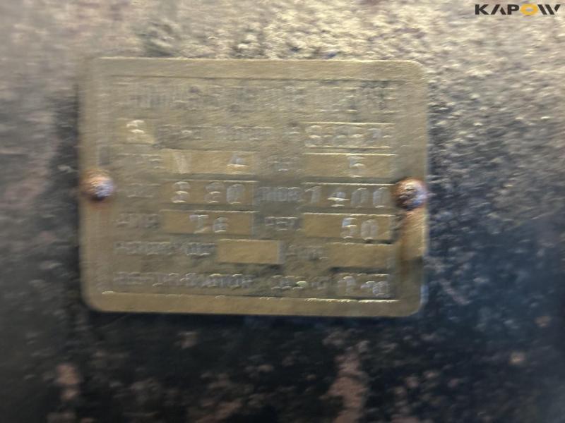 Mica grain roller 21