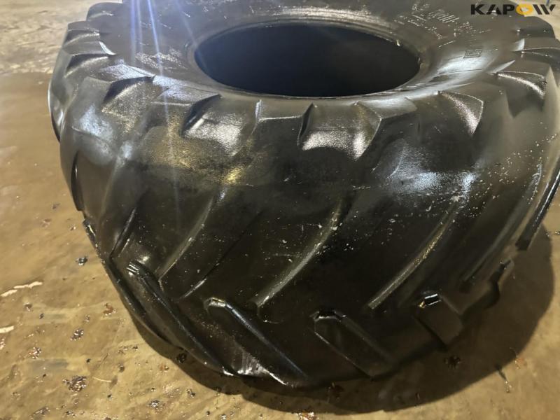 Michelin 1050/50-R32 tires 21