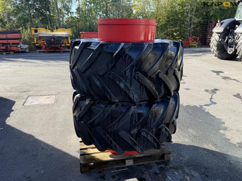 Michelin 600/65-R28 twin wheels 4