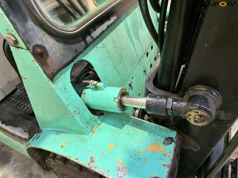 Mitsubishi FD25 forklift 26