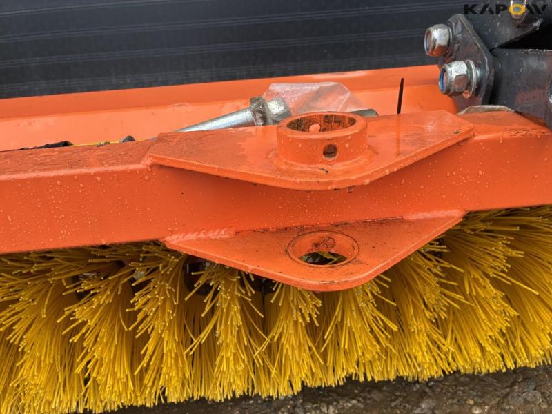 ModernTech ZE120 hydraulic broom 9