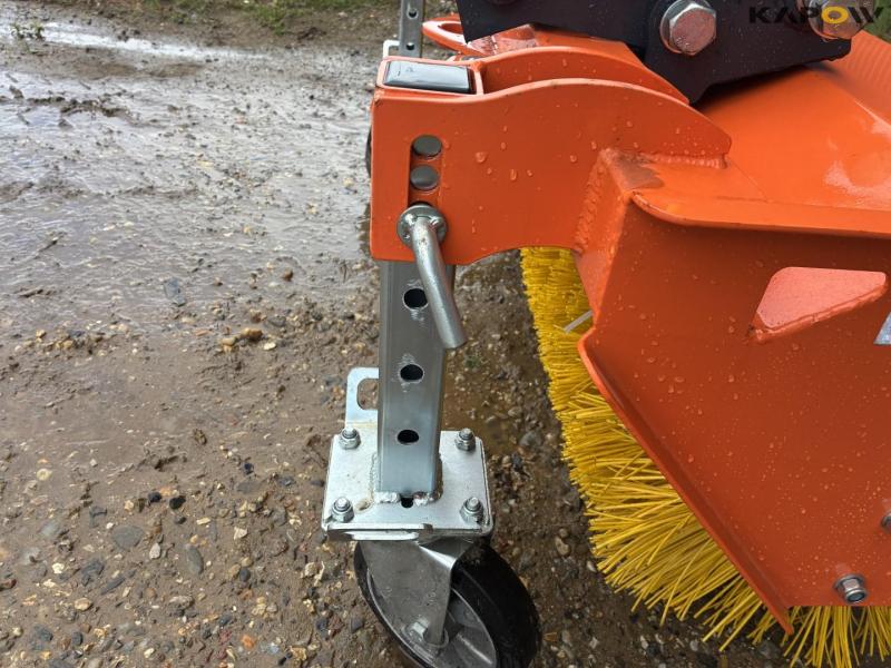 ModernTech ZE120 hydraulic broom 16