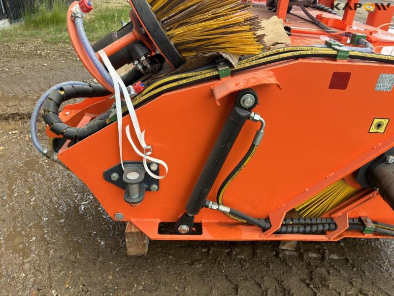 ModernTech ZMC 240 hydraulic broom 17