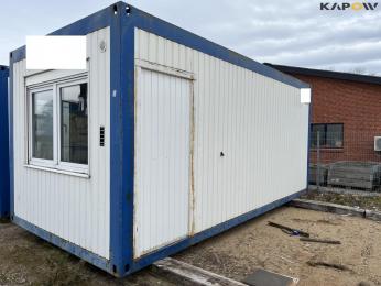 Module with changing room and bath