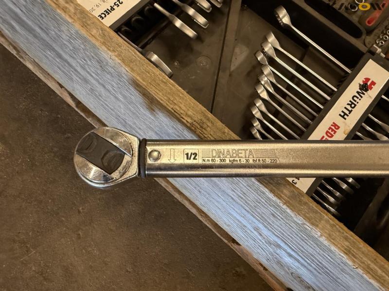 Torque wrench and socket set 10