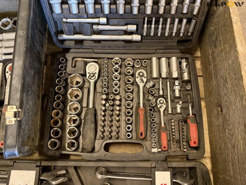 Torque wrench and socket set 12