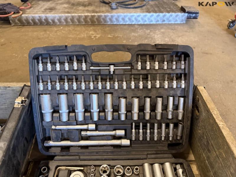 Torque wrench and socket set 13