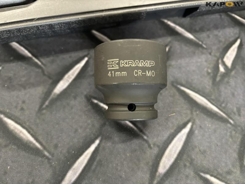 Torque wrench and socket set 10