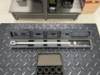 Torque wrench and socket set 2