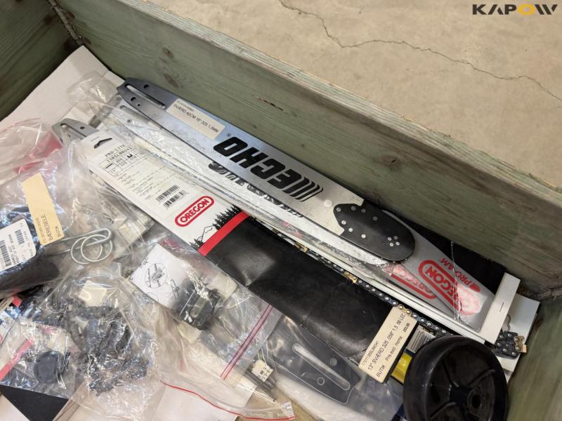 Chainsaw accessories and cans 10
