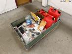 Chainsaw accessories and cans 3