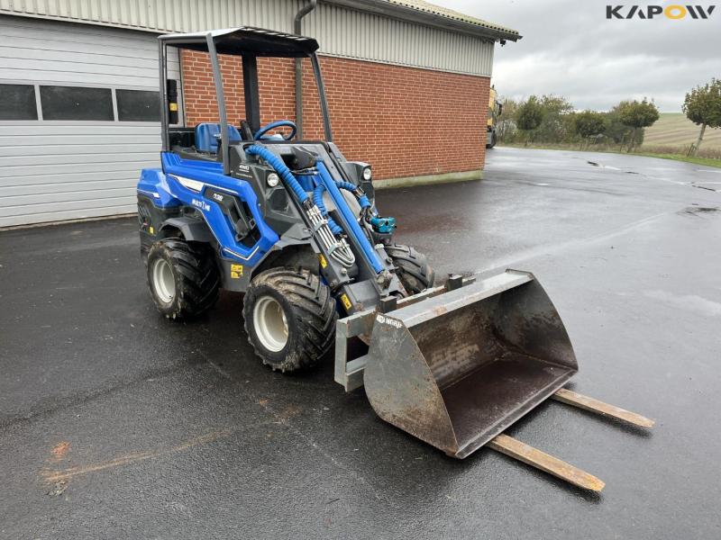 Multione 7.3S skid steer loader with bucket and pallet forks 3