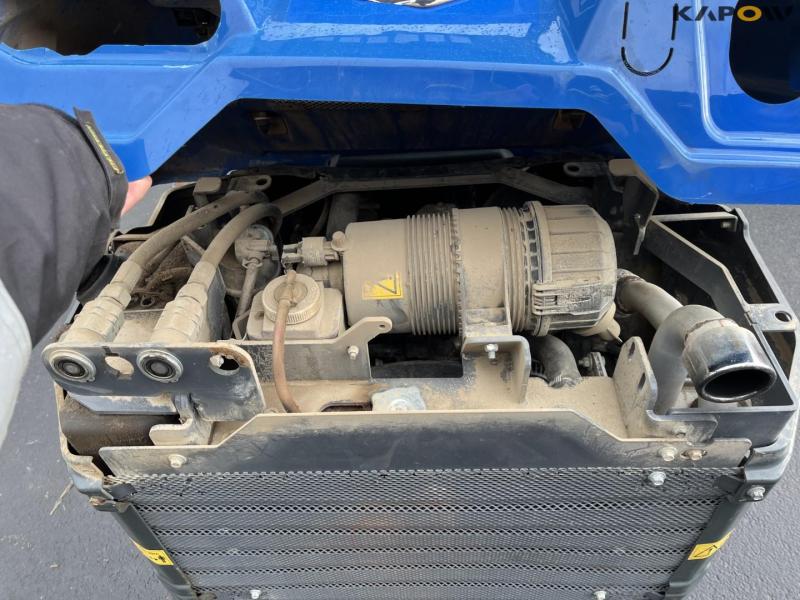 Multione 7.3S skid steer loader with bucket and pallet forks 27