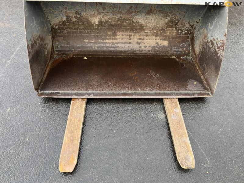 Multione 7.3S skid steer loader with bucket and pallet forks 29