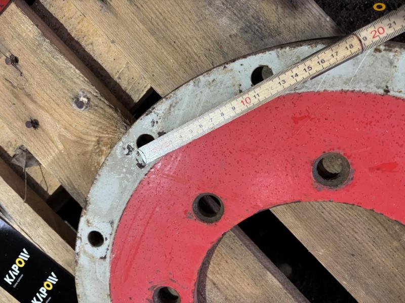 Hub conversion plates 10