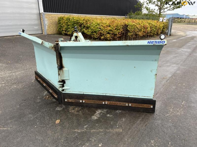 Nesbo PS-2800 pointed snow plow 1