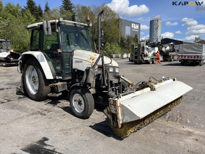 New Holland 4635 tractor with sweeper and emulsion sprayer 3