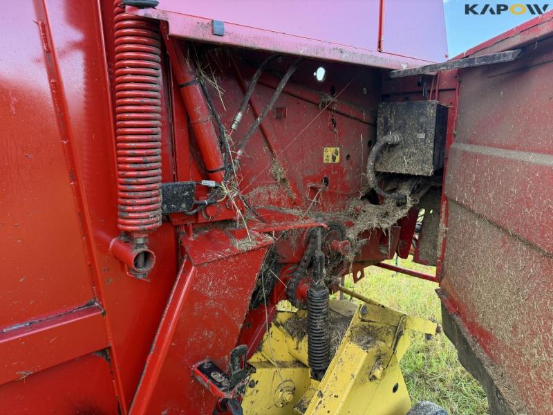 New Holland 658 round baler 21
