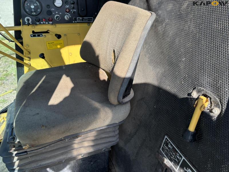 New Holland 8030 combine harvester with chopper 64