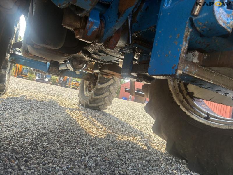 New Holland 8240 tractor 43