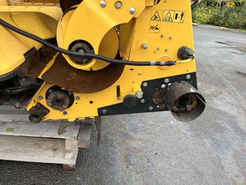 New Holland 846 8 row picking table 11